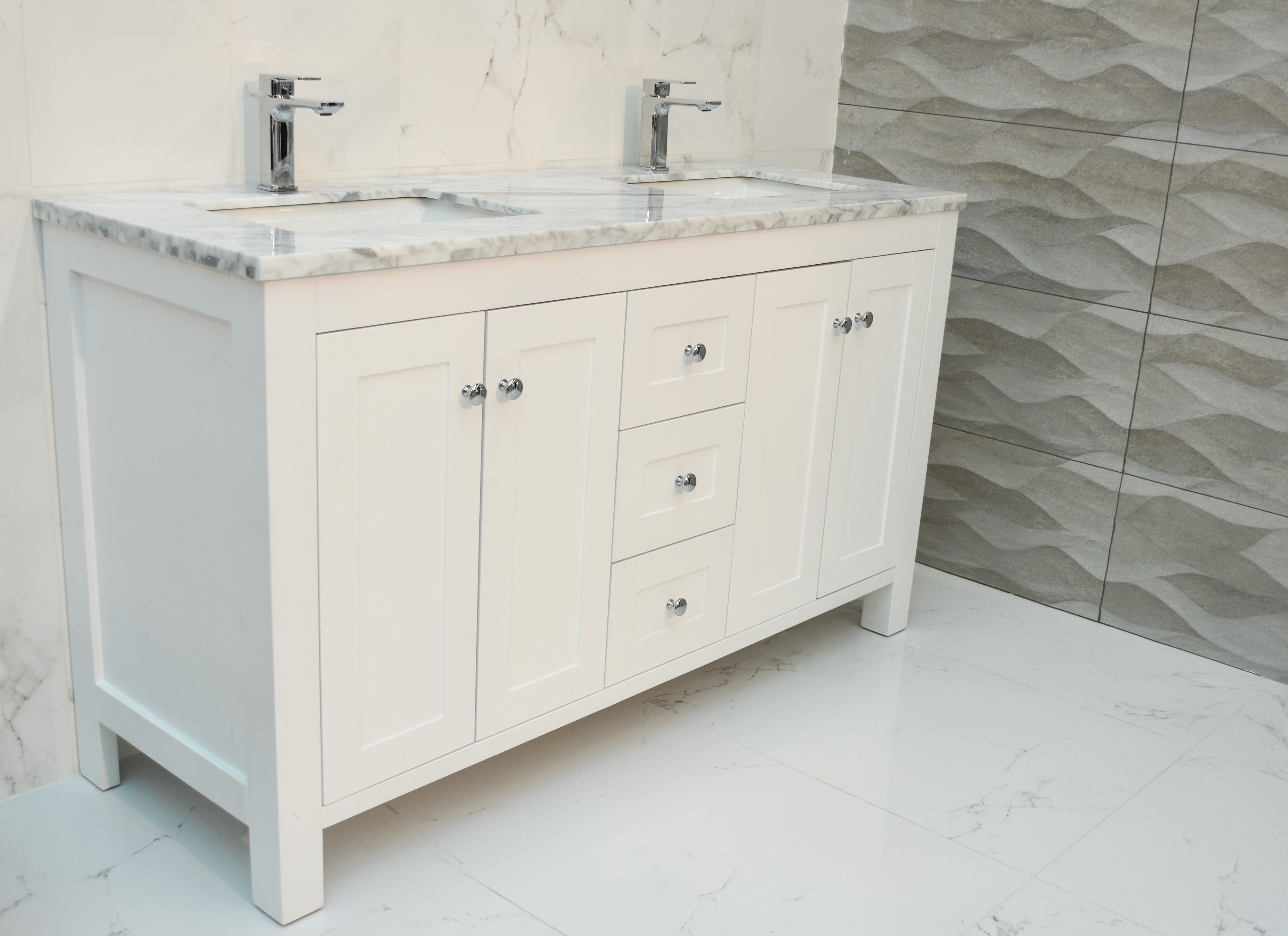 24 White Shaker Bathroom Vanity